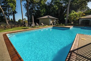 Outdoor pool - Invercauld House (Goonellabah)