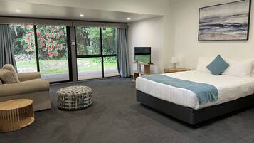 Desk, laptop workspace, iron/ironing board, free WiFi