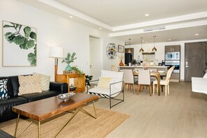 TV connectée, cheminée, jeux vidéo, lecteur de DVD