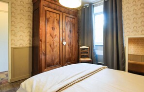6 Schlafzimmer, Reisekinderbett, kostenloses WLAN, Bettwäsche