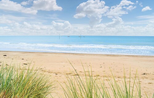 Awesome home in Saint-Brice-de-Landell