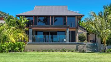 Vila Mewah, 3 kamar tidur, kolam renang pribadi, pemandangan pantai (Turquoise) | Seprai premium, selimut bulu angsa, brankas, dan didekorasi berbeda-beda