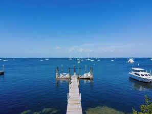 A marina with several boats docked at wooden piers. - Bayfront Cottage Located on the Bay in Sunset Cove with Sandy Beach (Key Largo)