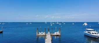 Bayfront Cottage Located on the Bay in Sunset Cove with Sandy Beach