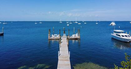 Bayfront Cottage Located on the Bay in Sunset Cove with Sandy Beach