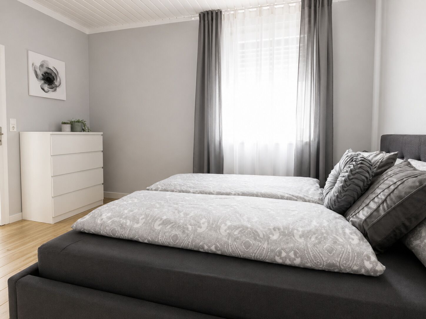 2 bedrooms, iron/ironing board, travel crib, WiFi (free)