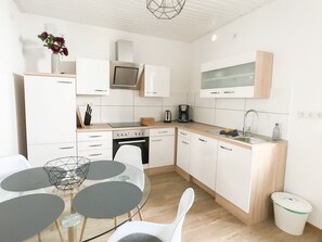 Fridge, oven, stovetop, dishwasher - Dream Green Apartment "Savannah" (Gladenbach)