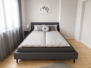 2 bedrooms, iron/ironing board, travel cot, free WiFi