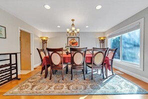Dining - 5BR/3BA Family Friendly Home in San Jose (San Jose)