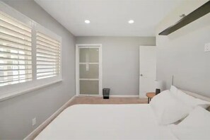 3 bedrooms, desk - Beautiful, Stylish 3 Bedroom Home in San Jose! (San Jose)