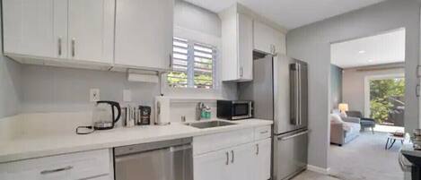 مستلزمات طهي/أطباق/أوعية