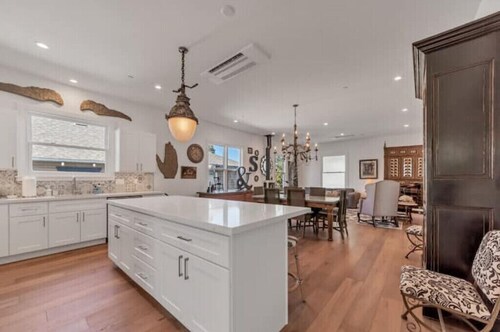 Updated and Spacious 3BR/2BA Victorian Style Home