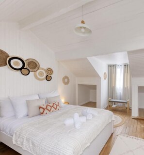 2 bedrooms, desk, iron/ironing board, bed sheets