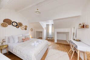 2 bedrooms, desk, iron/ironing board, bed sheets