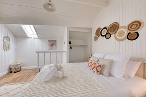 2 bedrooms, desk, iron/ironing board, bed sheets