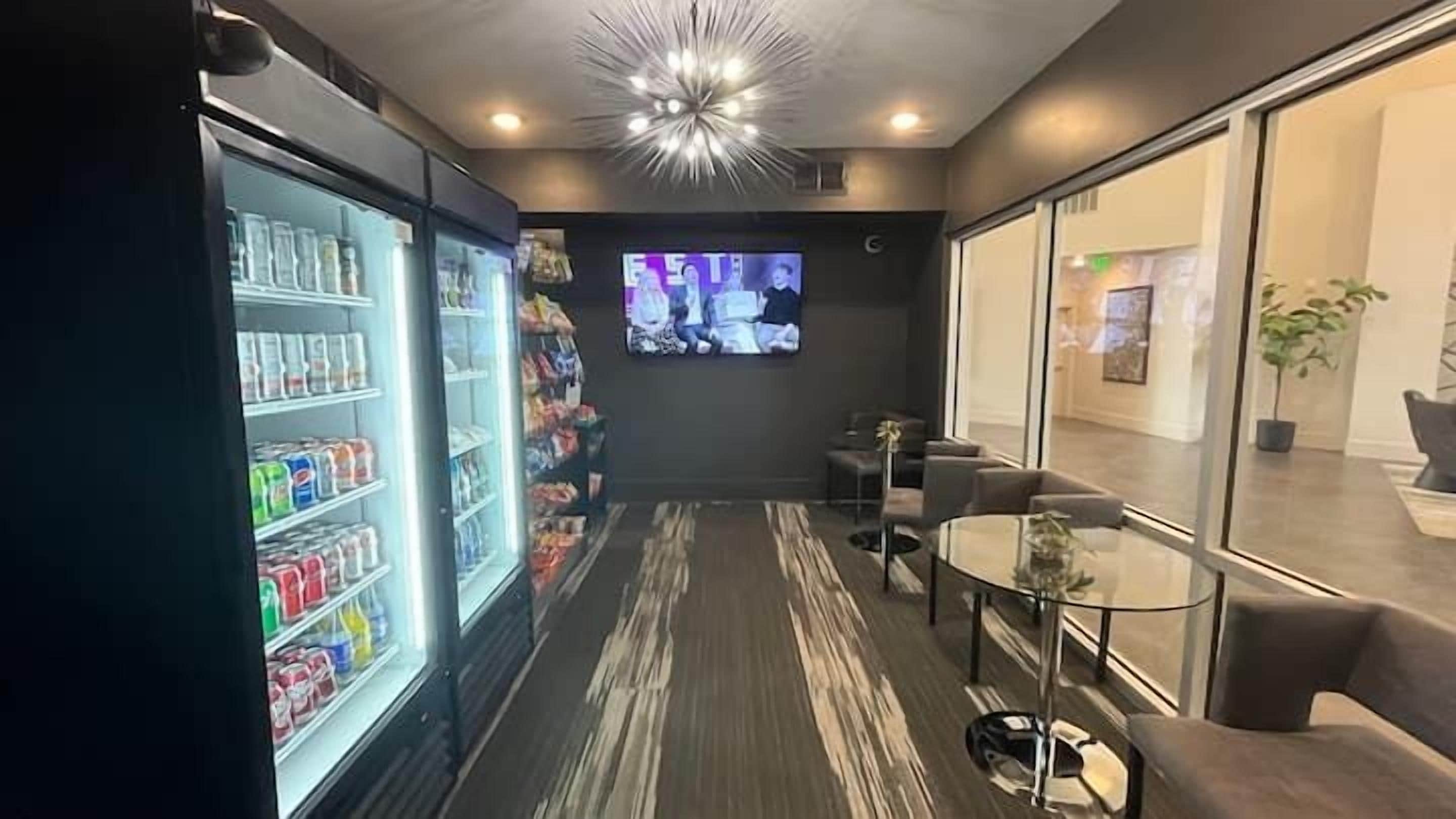 經典開放式客房 | 書桌、免費無線上網