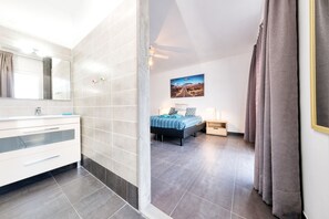 4 habitaciones, caja de seguridad en la habitación y escritorio