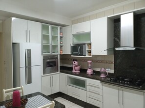 Fridge, microwave, oven, stovetop - *Beautiful and cozy house with pool near the beach. (Praia Grande)