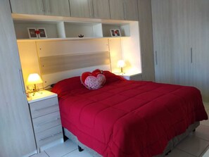 2 bedrooms, desk, iron/ironing board, free WiFi - *Beautiful and cozy house with pool near the beach. (Praia Grande)