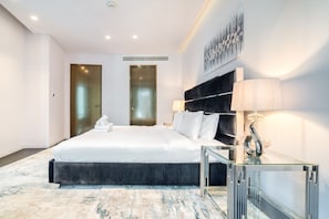 2 Schlafzimmer, Zimmersafe, Bügeleisen/Bügelbrett, WLAN