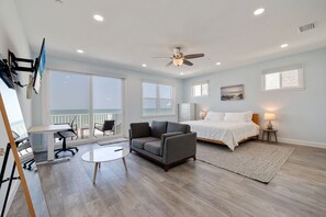 7 bedrooms, desk, iron/ironing board, travel crib