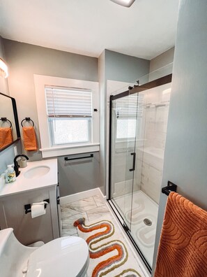 Dusche, Handtücher, Seife, Shampoo