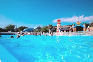 A heated pool - Bord de mer | Mobil-home TV | Piscine intérieure (Saint-Georges d'Oléron)