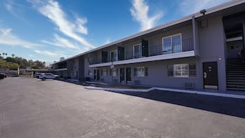A multi-story motel with a parking lot.