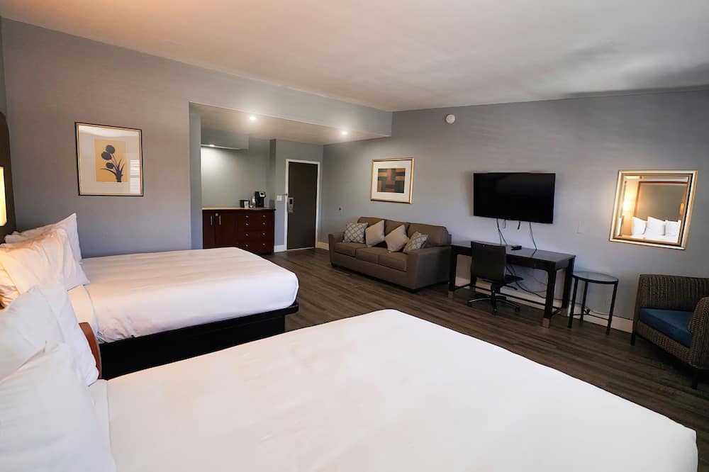 Seaside Inn & Suites