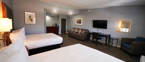 Chambre (Newly Remodeled: 2 Queen Bed&Sofa Bed) | Bureau, rideaux occultants, fer et planche à repasser, Wi-Fi gratuit