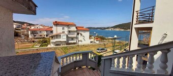 Appartement de vacances avec amarrage pour bateau et vue sur la mer