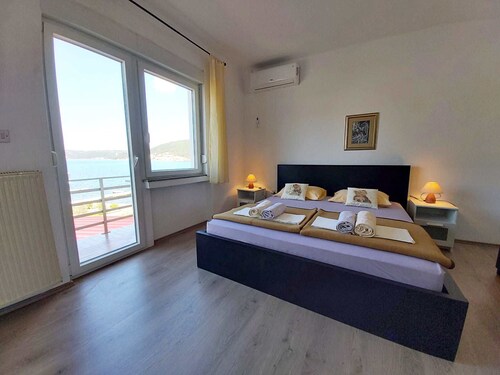 Ferienwohnung mit Bootsliegeplatz und Meerblick