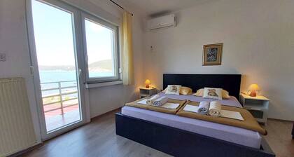 Ferienwohnung mit Bootsliegeplatz und Meerblick