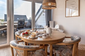 Dining - 50004 Holiday apartment "Seekiste" - The small but nice Seekiste is located (Wittmund)