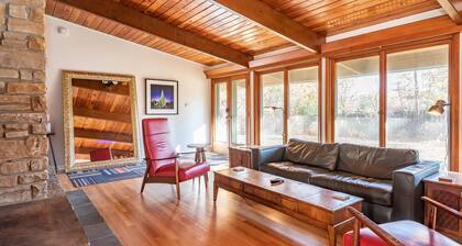 Mid-century modern in signature Blmtn neighborhood
