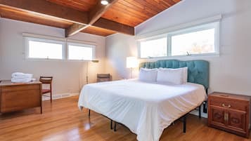 4 bedrooms, desk, iron/ironing board, free WiFi