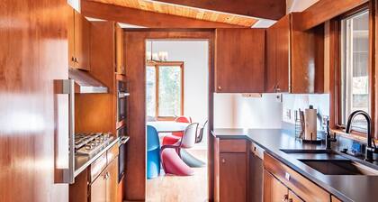 Mid-century modern in signature Blmtn neighborhood