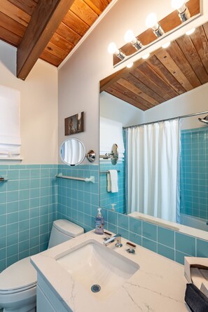 Shower, hair dryer, towels, soap - Mid-century modern in signature Blmtn neighborhood (Bloomington)