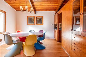 Dining - Mid-century modern in signature Blmtn neighborhood (Bloomington)