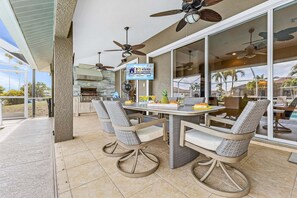 Outdoor dining - Gulf Access, Heated Saltwater Pool - Cape Coastal - Roelens Vacations (Cape Coral)