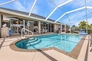 A heated pool - Gulf Access, Heated Saltwater Pool - Cape Coastal - Roelens Vacations (Cape Coral)