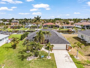 Property grounds - Gulf Access, Heated Saltwater Pool - Cape Coastal - Roelens Vacations (Cape Coral)