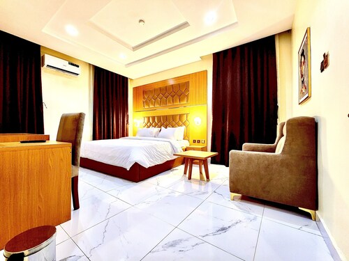 Buddiez Hotel & Resort