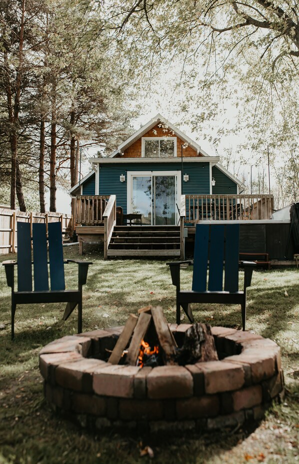 Terrace/patio - Lake Forest Cottage - Dog Friendly w/ Hot Tub, Firepit and Kayaks (Six Lakes)