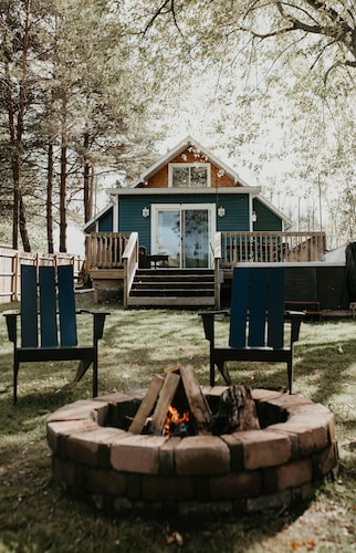 Lake Forest Cottage - Dog Friendly w/ Hot Tub, Firepit and Kayaks