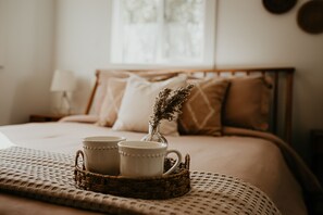 2 bedrooms, in-room safe, desk, iron/ironing board - Lake Forest Cottage - Dog Friendly w/ Hot Tub, Firepit and Kayaks (Six Lakes)