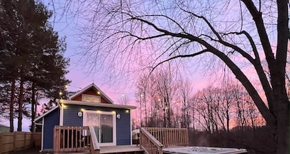 Lake Forest Cottage - Dog Friendly w/ Hot Tub, Firepit and Kayaks