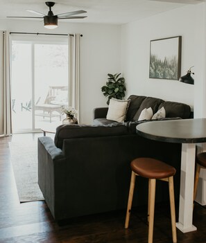 TV - Lake Forest Cottage - Dog Friendly w/ Hot Tub, Firepit and Kayaks (Six Lakes)