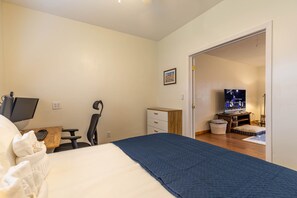 3 bedrooms, desk, iron/ironing board, WiFi - River Refuge - walk to river, hot tub, pet friendly! (Fleetwood)