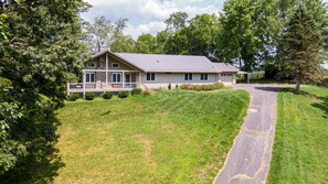 Exterior - River Refuge - walk to river, hot tub, pet friendly! (Fleetwood)